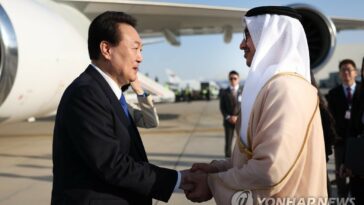 Yoon meets with UAE foreign minister