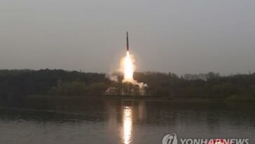(5th LD) N. Korea fires ICBM, raises tensions after U.S. spy plane accusations