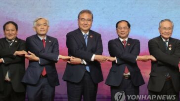 (LEAD) S. Korea pledges to expand partnership with ASEAN, bolster cooperation with Japan, China