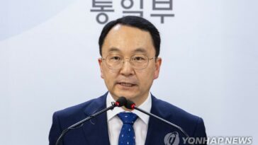 (LEAD) Hyundai Group chief withdraws application to visit Mt. Kumgang after N. Korea&apos;s refusal