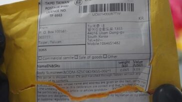 (LEAD) Authorities temporarily suspend suspicious international parcels on safety concerns