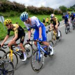 Chinchetas en la carretera causan pinchazos en la segunda etapa del Tour de Francia 2023