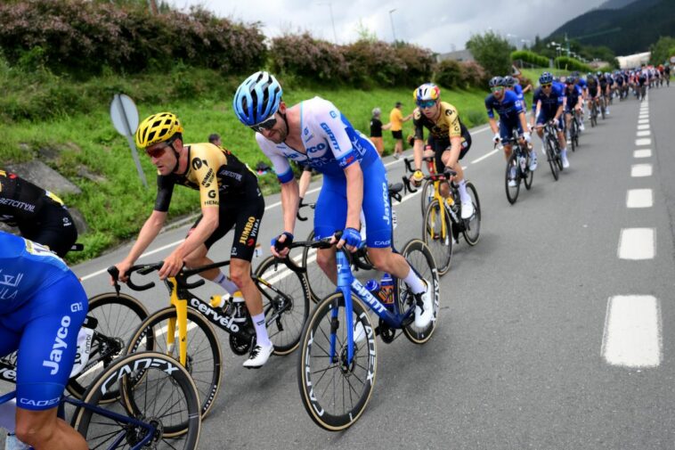 Chinchetas en la carretera causan pinchazos en la segunda etapa del Tour de Francia 2023