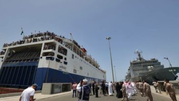 A ferry transporting some 1 900 evacuees docks nea