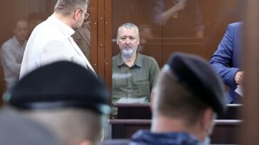 Igor Girkin (C), más conocido por su nombre de guerra Igor Strelkov, ha sido acusado de incitar a actividades extremistas.