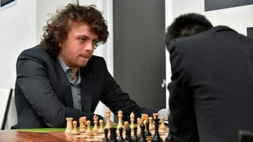 Un juez federal ha desestimado la demanda por difamación de $ 100 millones del prodigio del ajedrez Hans Niemann (arriba) contra un compañero gran maestro que lo acusó de hacer trampa en un torneo