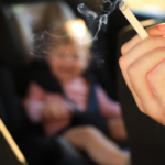Gobierno alemán prohibirá fumar en automóviles con pasajeros vulnerables