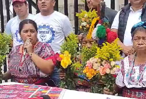 Guatemaltecos convocan 'La Marcha de las Flores' para defender la democracia