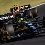 Hamilton dice que la caída de la primera vuelta en Hungría 'no importó' ya que Mercedes sigue estando 'a tiros de distancia' de ganar la carrera