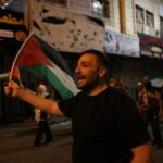 Jenin marcha en protesta por la persecución de los combatientes de la resistencia por parte de la Autoridad Palestina
