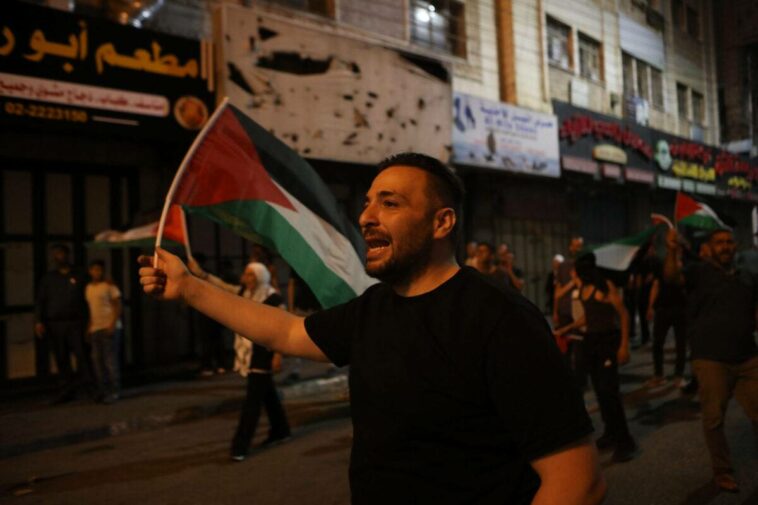 Jenin marcha en protesta por la persecución de los combatientes de la resistencia por parte de la Autoridad Palestina