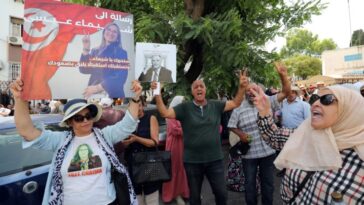 Juez tunecino libera a dos importantes opositores del presidente Saied
