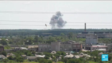 La ciudad liberada de Kupyansk en Ucrania sufre bombardeos rusos y desinformación