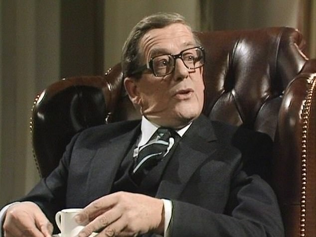 John Nettleton murió a los 94 años, mejor conocido por interpretar a Sir Arnold Robinson (en la foto) en la comedia de situación de sátira política Sí, el ministro murió a los 94 años.