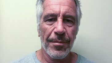 La mala conducta del personal de la prisión facilitó que el depredador sexual Jeffrey Epstein se suicidara, dice el organismo de control del DOJ