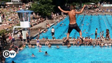 La violencia en la piscina de Berlín desencadena un debate sobre la ley y el orden