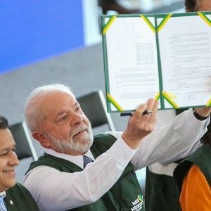 Lula aprueba ley para reanudar programa Más Médicos en Brasil