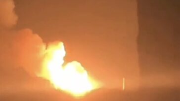 Las imágenes mostraron el infierno pulsante gigante que se desató en la región oriental de Luhansk luego del devastador ataque con misiles.