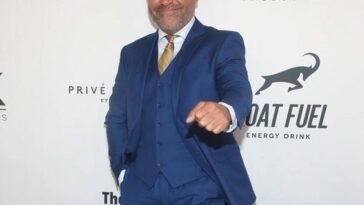 Oscar De La Hoya 'asustado' deja que Travis Barker críe a su hija