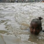 Río Delhi alcanza récord de inundaciones monzónicas