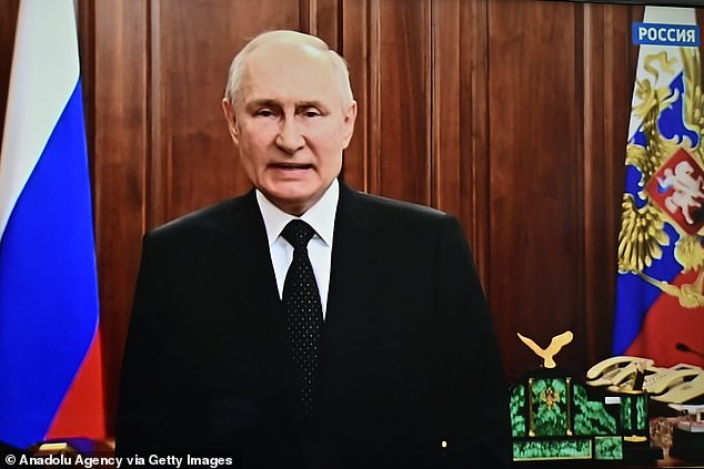 El presidente ruso Vladimir Putin hace una declaración sobre la acción de Wagner en la televisión en Moscú,