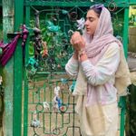 Sara Ali Khan viaja a Cachemira en viaje espiritual, comparte publicación mientras juega con niños