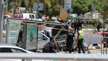 Varios heridos en apuñalamiento y embestida de automóvil en Tel Aviv