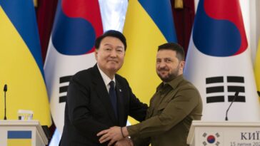 Yoon de Corea del Sur promete más suministros militares y ayuda a Ucrania