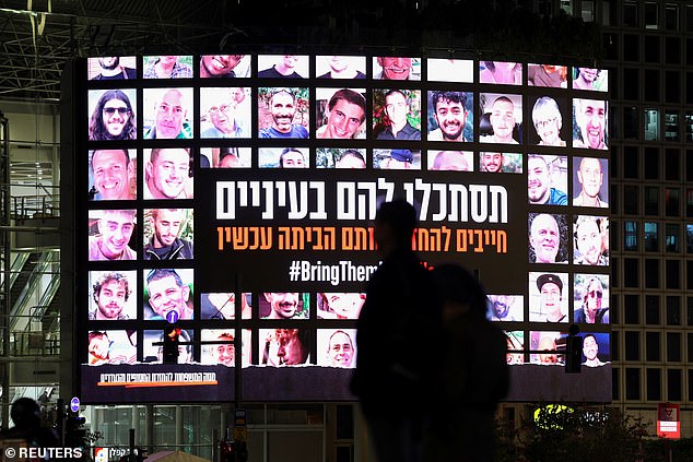 Los medios israelíes han informado que los 11 rehenes liberados esta noche fueron tomados por Hamas del Kibbutz Nir Oz.