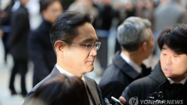 (2nd LD) 5-yr sentence sought for Samsung chief in connection with 2015 merger of affiliates