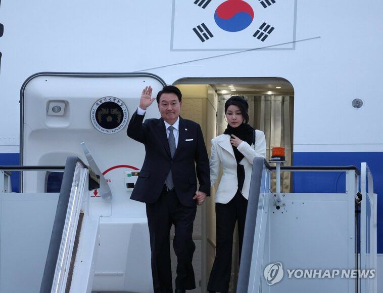 (2nd LD) Yoon arrives in Britain for state visit