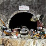 Se cree que los 41 trabajadores que han estado atrapados dentro de un túnel de carretera colapsado en India durante 12 días están a sólo unas horas de la libertad.