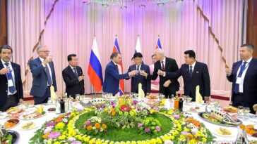 (LEAD) Russian delegation arrives in Pyongyang for trade, science talks: KCNA