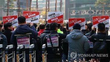 (LEAD) Seoul Metro labor, management reach wage deal to avert strike