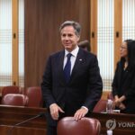 (LEAD) Yoon meets with Blinken over lunch at presidential residence