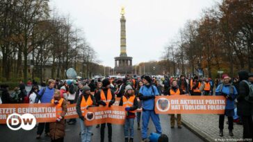 Alemania: Activistas de la Última Generación bloquean las calles de Berlín