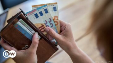 Alemania: Adolescente guarda miles de dólares en efectivo en una billetera perdida