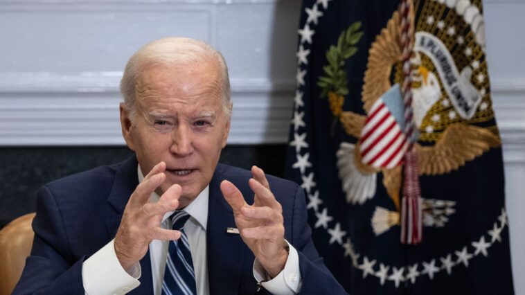 Biden propone prohibir las tarifas por corte de cables