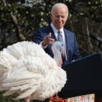 Biden quiere crédito para reducir los precios de los viajes y los alimentos del Día de Acción de Gracias, mientras la inflación lastra su campaña de reelección