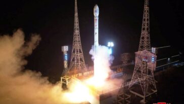 Corea del Sur suspenderá parte del pacto militar después de que Corea del Norte afirme el lanzamiento de un satélite espía