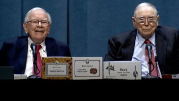 El consejo de vida que Charlie Munger le dio a Warren Buffett: vive la vida al revés