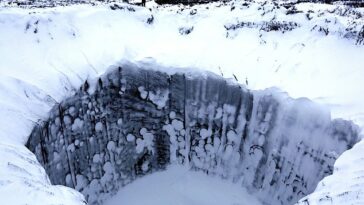 Aterrador: Los científicos han emitido una escalofriante advertencia de que un mortal virus 'Factor X' podría estar acechando en el permafrost de la Tierra (en la foto de Siberia), esperando ser desatado.