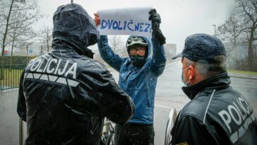 Eslovenia comienza a reembolsar miles de multas por COVID