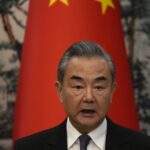 Europa no debería rehuir la colaboración con China, afirma Wang Yi