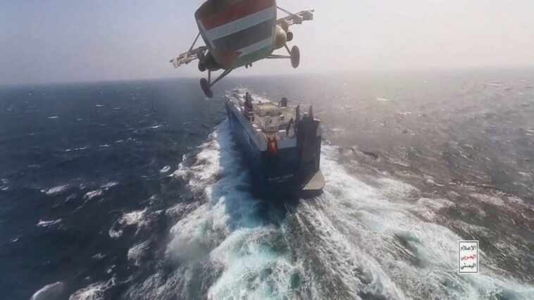 Guerra entre Israel y Palestina: Japón "condena enérgicamente" la captura de un barco hutí en el Mar Rojo