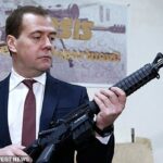 La nueva y repugnante amenaza del ex presidente ruso Dmitry Medvedev (en la foto) sigue a la revelación de Zelensky de que ya ha sobrevivido al menos a cinco intentos de asesinato en el Kremlin.