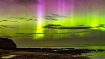Belleza: El espectacular fenómeno natural de la aurora boreal podría ser visible esta noche en lugares tan al sur como Escocia (en la foto), el centro de Inglaterra, Gales y partes de Irlanda del Norte.