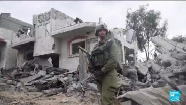 'La escena es apocalíptica': FRANCE 24 informa desde Gaza con el ejército israelí