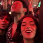 La primera canción de Kho Gaye Hum Kahan toma fragmentos de Ananya, Siddharth, el Instagram de la vida real de Adarsh.  Mirar