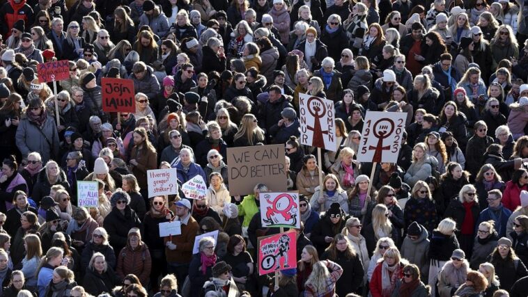 Las mujeres islandesas se declararon en huelga.  ¿Cómo se compara Europa en materia de igualdad salarial?